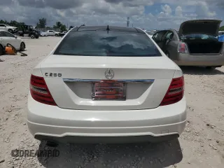 2012 Mercedes-Benz C 250 с VIN WDDGJ4HB0CF820966, выставлен на аукционе Copart как лот 63697624 с пробегом 136 741 миль миль и На запчасти • Non repairable. История ставок и продаж доступна на DreamBid. Изображение 6.