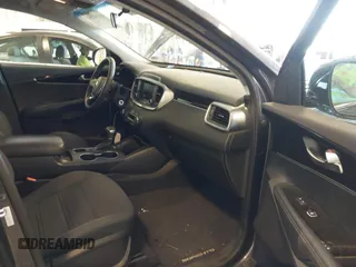 2019 Kia Sorento LX with VIN 5XYPGDA55KG556605, listed as a IAAI auction lot 42451151 with 83,171 mi miles and . Bid and sale history available at DreamBid. Image 5.
