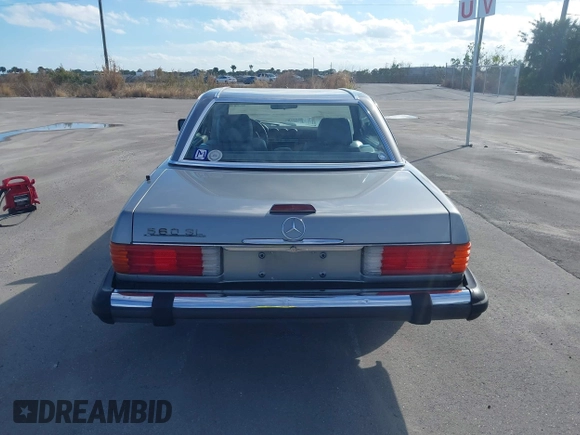 1988 Mercedes-Benz 560 SL with VIN WDBBA48D0JA088479, listed as a IAAI auction lot 41272731 with 91,858 mi miles and . Bid and sale history available at DreamBid. Image 16.
