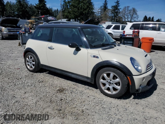 2006 MINI Hardtop S z VIN WMWRE33526TJ48561, wystawiony jako Copart lot #53217245 z przebiegiem 154 128 mil mil oraz Czysty tytuł • Clean title. Historia ofert i sprzedaży dostępna na DreamBid. Obrazek 4.