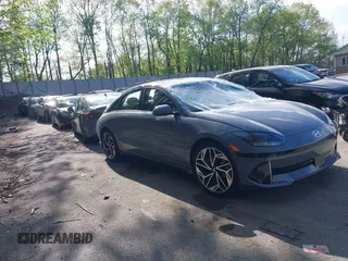 2024 Hyundai Ioniq 6 SEL z VIN KMHM34AC0RA076572, wystawiony jako IAAI lot #42188178 z przebiegiem 1 828 mil mil oraz . Historia ofert i sprzedaży dostępna na DreamBid. Obrazek 1.