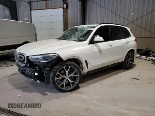 2021 BMW X5 xDrive40i z VIN 5UXCR6C01M9G56471, wystawiony jako Copart lot #57125785 z przebiegiem 41 634 mil mil oraz Szkody całkowita. Historia ofert i sprzedaży dostępna na DreamBid. Obrazek 1.