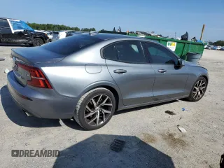 2020 Volvo S60 Momentum z VIN 7JR102FK6LG047944, wystawiony jako Copart lot #60639325 z przebiegiem 134 044 mil mil oraz Czysty tytuł • Clean title. Historia ofert i sprzedaży dostępna na DreamBid. Obrazek 3.