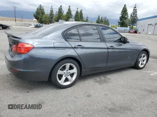 2015 BMW 3 Series 328i z VIN WBA3C1C59FK122223, wystawiony jako Copart lot #56991615 z przebiegiem 83 519 mil mil oraz Szkoda całkowita • Salvage title. Historia ofert i sprzedaży dostępna na DreamBid. Obrazek 3.