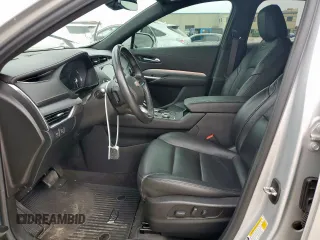 2020 Cadillac XT4 FWD Premium Luxury z VIN 1GYFZCR42LF115413, wystawiony jako Copart lot #56746785 z przebiegiem 41 296 mil mil oraz Szkody całkowita. Historia ofert i sprzedaży dostępna na DreamBid. Obrazek 7.