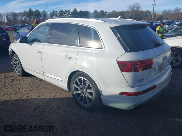 2017 Audi Q7 Premium Plus with VIN WA1LAAF7XHD003300, listed as a IAAI auction lot 41265476 with 137,157 mi miles. Bid and sale history available at carsss.com. Image 3.