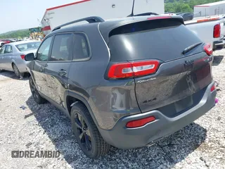 2018 Jeep Cherokee Latitude z VIN 1C4PJMCB8JD568944, wystawiony jako IAAI lot #42244217 z przebiegiem 34 945 mil mil oraz . Historia ofert i sprzedaży dostępna na DreamBid. Obrazek 3.