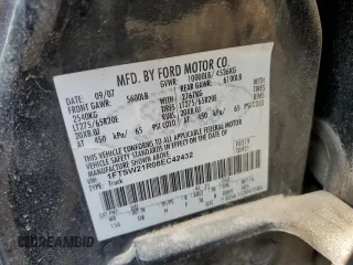 2008 Ford F-250 XL z VIN 1FTSW21R08EC42432, wystawiony jako Copart lot #47424925 z przebiegiem 314 656 mil mil oraz Szkoda całkowita • Salvage title. Historia ofert i sprzedaży dostępna na DreamBid. Obrazek 12.