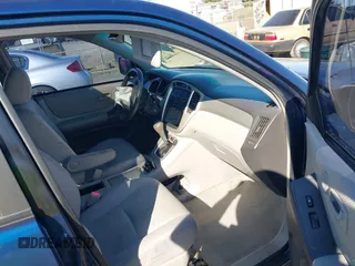 2004 Toyota Highlander z VIN JTEEP21A840042289, wystawiony jako IAAI lot #42189973 z przebiegiem 232 368 mil mil oraz . Historia ofert i sprzedaży dostępna na DreamBid. Obrazek 5.