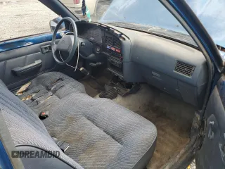 1994 Toyota Pickup z VIN 4TARN81A0RZ265181, wystawiony jako Copart lot #57574195 z przebiegiem 204 684 mil mil oraz Szkoda całkowita • Salvage title. Historia ofert i sprzedaży dostępna na DreamBid. Obrazek 8.
