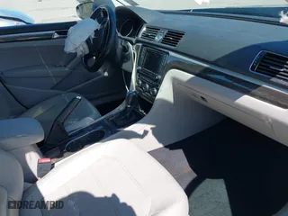 2016 Volkswagen Passat 1.8T SE w/Technology with VIN 1VWBS7A36GC047480, listed as a IAAI auction lot 41685321 with 121,379 mi miles. Bid and sale history available at carsss.com. Image 5.