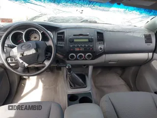 2006 Toyota Tacoma z VIN 5TETX22N16Z230281, wystawiony jako IAAI lot #41692542 z przebiegiem 89 520 mil mil oraz . Historia ofert i sprzedaży dostępna na DreamBid. Obrazek 5.