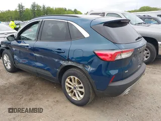 2020 Ford Escape SE z VIN 1FMCU9G66LUC32126, wystawiony jako IAAI lot #42313650 z przebiegiem 104 550 mil mil oraz . Historia ofert i sprzedaży dostępna na DreamBid. Obrazek 3.