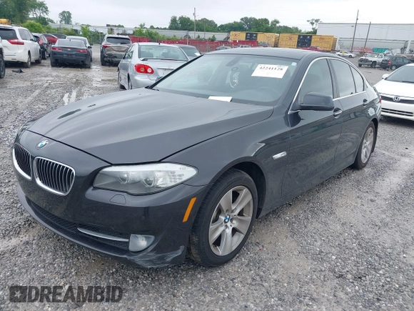 2012 BMW 5 Series 528i z VIN WBAXG5C52CDX04046, wystawiony jako IAAI lot #42241128 z przebiegiem 163 922 mil mil oraz . Historia ofert i sprzedaży dostępna na DreamBid. Obrazek 2.