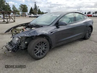 2024 Tesla Model 3 z VIN 5YJ3E1EA8RF849264, wystawiony jako Copart lot #49284825 z przebiegiem 2 750 mil mil oraz Szkoda całkowita • Salvage title. Historia ofert i sprzedaży dostępna na DreamBid. Obrazek 1.