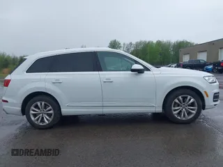 2017 Audi Q7 Premium Plus with VIN WA1LAAF78HD033170, listed as a IAAI auction lot 42212382 with 101,904 mi miles. Bid and sale history available at carsss.com. Image 13.