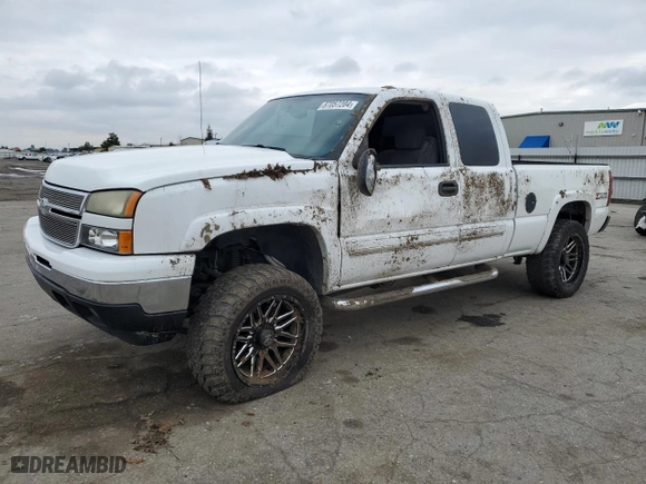 2007 Chevrolet Silverado 1500 Classic LT1 with VIN 1GCEK19Z17Z122251, listed as a Copart auction lot 87057204 with 146,801 mi miles and Salvage Title. Bid and sale history available at carsss.com. Image 1.