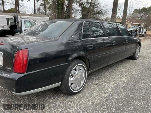 2004 Cadillac DeVille Limousine z VIN 1GEEH90Y24U550055, wystawiony jako Copart lot #42157535 z przebiegiem 44 344 mil mil oraz Czysty tytuł • Clean title. Historia ofert i sprzedaży dostępna na DreamBid. Obrazek 4.