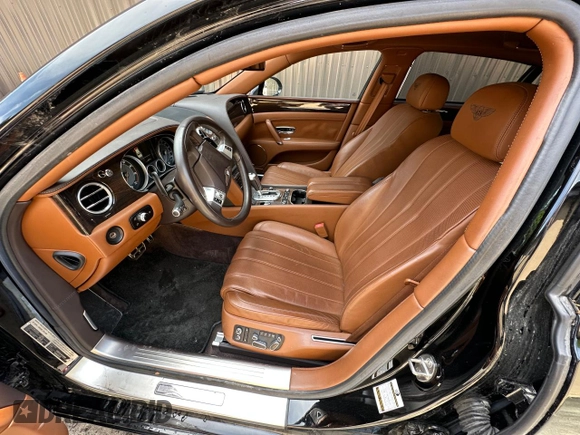 2014 Bentley Flying Spur with VIN SCBEC9ZA4EC094924, listed as a Copart auction lot 57308755 with 31,529 mi miles and Salvage Title. Bid and sale history available at DreamBid. Image 9.