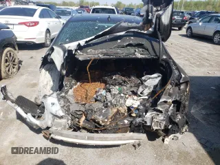 2017 Audi A8 Sport z VIN WAU43AFD8HN008951, wystawiony jako Copart lot #61066193 z przebiegiem Nie podano mil oraz Nie do naprawy • Non repairable. Historia ofert i sprzedaży dostępna na DreamBid. Obrazek 3.