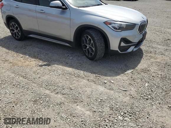 2021 BMW X1 xDrive28i z VIN WBXJG9C07M5S85128, wystawiony jako Copart lot #53477145 z przebiegiem 18 370 mil mil oraz Szkody całkowita. Historia ofert i sprzedaży dostępna na DreamBid. Obrazek 4.