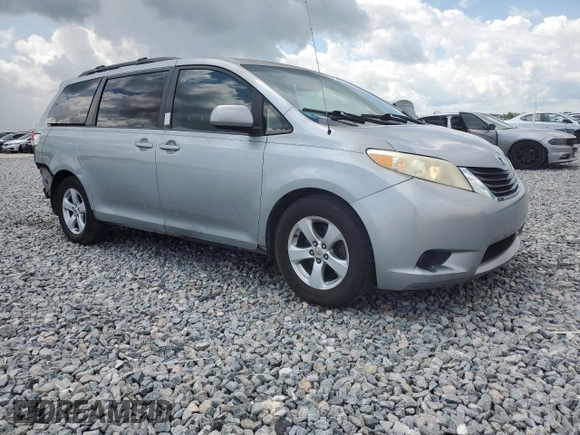 2012 Toyota Sienna LE AAS z VIN 5TDKK3DC6CS190493, wystawiony jako Copart lot #65000345 z przebiegiem 224 230 mil mil oraz Szkoda całkowita • Salvage title. Historia ofert i sprzedaży dostępna na DreamBid. Obrazek 4.