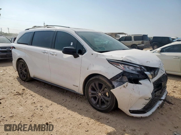 2021 Toyota Sienna XSE with VIN 5TDDRKECXMS011869, listed as a Copart auction lot 60333135 with 77,316 mi miles and Salvage title. Bid and sale history available at DreamBid. Image 4.