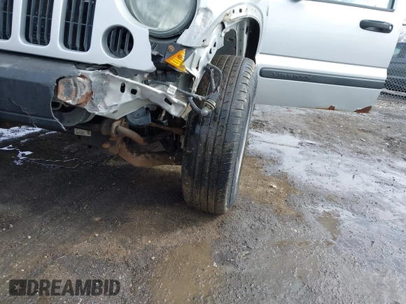 2007 Jeep Liberty Sport with VIN 1J4GL48K77W669788, listed as a IAAI auction lot 41655587 with 136,727 mi miles. Bid and sale history available at carsss.com. Image 6.