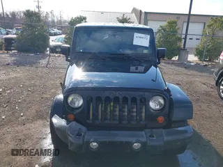 2013 Jeep Wrangler Unlimited Freedom z VIN 1C4BJWDG8DL648870, wystawiony jako IAAI lot #41909372 z przebiegiem 184 203 mil mil oraz . Historia ofert i sprzedaży dostępna na DreamBid. Obrazek 12.