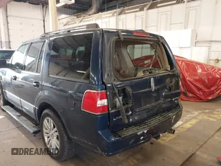 2007 Lincoln Navigator z VIN 5LMFU28597LJ00335, wystawiony jako IAAI lot #41291436 z przebiegiem 131 938 mil mil oraz . Historia ofert i sprzedaży dostępna na DreamBid. Obrazek 17.