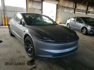 2025 Tesla Model 3 Long Range z VIN 5YJ3E1EB8SF922812, wystawiony jako Copart lot #48794645 z przebiegiem 1 731 mil mil oraz Szkoda całkowita • Salvage title. Historia ofert i sprzedaży dostępna na DreamBid. Obrazek 10.