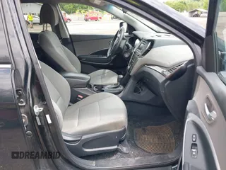 2017 Hyundai Santa Fe 2.4L z VIN 5XYZTDLBXHG431230, wystawiony jako IAAI lot #42302492 z przebiegiem 185 291 mil mil oraz . Historia ofert i sprzedaży dostępna na DreamBid. Obrazek 5.