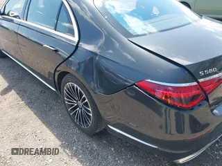 2023 Mercedes-Benz S 580 z VIN W1K6G7GB8PA189254, wystawiony jako IAAI lot #41934572 z przebiegiem 32 213 mil mil oraz . Historia ofert i sprzedaży dostępna na DreamBid. Obrazek 18.