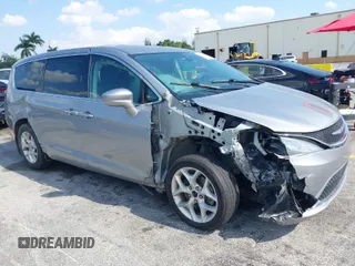 2019 Chrysler Pacifica Touring Plus z VIN 2C4RC1FG9KR589101, wystawiony jako IAAI lot #42064175 z przebiegiem 125 832 mil mil oraz . Historia ofert i sprzedaży dostępna na DreamBid. Obrazek 1.