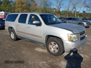 2007 Chevrolet Suburban LT with VIN 1GNFK16317R203004, listed as a IAAI auction lot 40957455 with 239,134 mi miles. Bid and sale history available at carsss.com. Image 1.