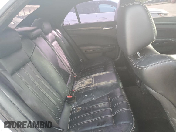 2014 Chrysler 300 S z VIN 2C3CCAGGXEH120747, wystawiony jako Copart lot #54400005 z przebiegiem 135 743 mil mil oraz Szkoda całkowita • Salvage title. Historia ofert i sprzedaży dostępna na DreamBid. Obrazek 10.