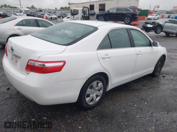 2008 Toyota Camry LE z VIN 4T1BE46K48U779901, wystawiony jako IAAI lot #42351250 z przebiegiem 44 784 mil mil oraz . Historia ofert i sprzedaży dostępna na DreamBid. Obrazek 4.