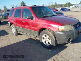 2005 Ford Escape XLT with VIN 1FMCU93115KB85547, listed as a IAAI auction lot 41669441 with 267,022 mi miles. Bid and sale history available at carsss.com. Image 1.