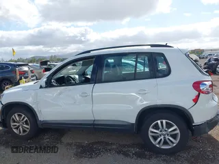 2016 Volkswagen Tiguan S z VIN WVGAV7AX2GW501100, wystawiony jako IAAI lot #42250682 z przebiegiem 76 570 mil mil oraz . Historia ofert i sprzedaży dostępna na DreamBid. Obrazek 14.