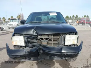 2001 GMC Sonoma SLS w/1SH Pkg with VIN 1GTDT19W018197275, listed as a IAAI auction lot 41604084 with 157,102 mi miles. Bid and sale history available at carsss.com. Image 6.