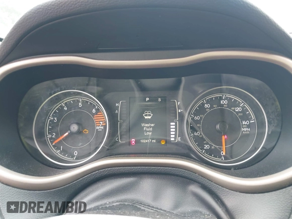 2016 Jeep Cherokee Latitude z VIN 1C4PJMCB3GW237461, wystawiony jako IAAI lot #42495278 z przebiegiem 102 417 mil mil oraz . Historia ofert i sprzedaży dostępna na DreamBid. Obrazek 7.
