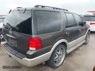 2005 Ford Expedition Eddie Bauer with VIN 1FMFU175X5LA96811, listed as a IAAI auction lot 41942136 with 250,112 mi miles. Bid and sale history available at carsss.com. Image 4.