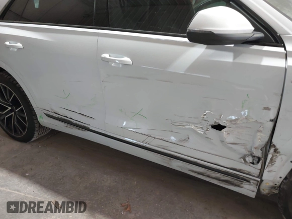 2021 Audi Q8 Premium Plus z VIN WA1EVAF11MD013975, wystawiony jako IAAI lot #41380207 z przebiegiem 77 979 mil mil oraz . Historia ofert i sprzedaży dostępna na DreamBid. Obrazek 17.
