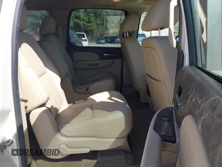 2013 GMC Yukon XL Denali with VIN 1GKS2MEF8DR121386, listed as a IAAI auction lot 42088855 with 174,677 mi miles. Bid and sale history available at carsss.com. Image 8.