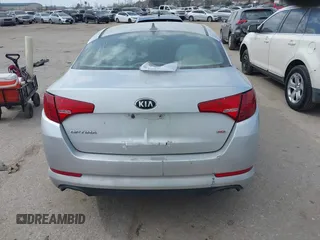 2013 Kia Optima LX z VIN 5XXGM4A73DG094160, wystawiony jako IAAI lot #41523337 z przebiegiem Nie podano mil oraz . Historia ofert i sprzedaży dostępna na DreamBid. Obrazek 15.