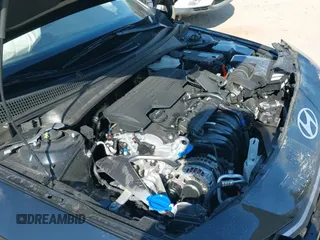 2025 Hyundai Elantra SEL Sport z VIN KMHLM4DG8SU013523, wystawiony jako IAAI lot #43188866 z przebiegiem 7 810 mil mil oraz . Historia ofert i sprzedaży dostępna na DreamBid. Obrazek 18.