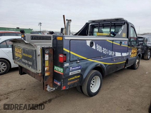 2015 Ford Transit with VIN 1FDBF6ZM5FKA33195, listed as a Copart auction lot 44273595 with 202,742 mi miles and Clean Title. Bid and sale history available at DreamBid. Image 3.