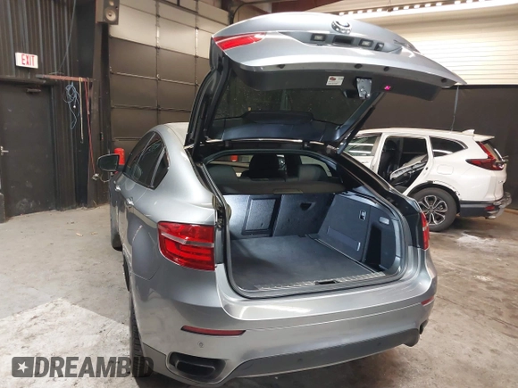 2014 BMW X6 50i z VIN 5UXFG8C55EL592995, wystawiony jako IAAI lot #41724960 z przebiegiem 137 112 mil mil oraz . Historia ofert i sprzedaży dostępna na DreamBid. Obrazek 3.
