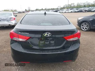 2013 Hyundai Elantra GLS z VIN 5NPDH4AE6DH372849, wystawiony jako IAAI lot #42161748 z przebiegiem 91 986 mil mil oraz . Historia ofert i sprzedaży dostępna na DreamBid. Obrazek 16.