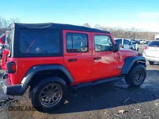 2020 Jeep Wrangler Unlimited Sport S с VIN 1C4HJXDG2LW341045, выставлен на аукционе IAAI как лот 41208571 с пробегом 121 244 миль миль и . История ставок и продаж доступна на DreamBid. Изображение 13.